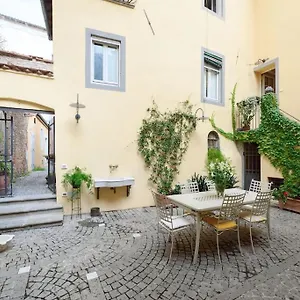 Apartment Corte Paolina - Charming Courtyard Inside